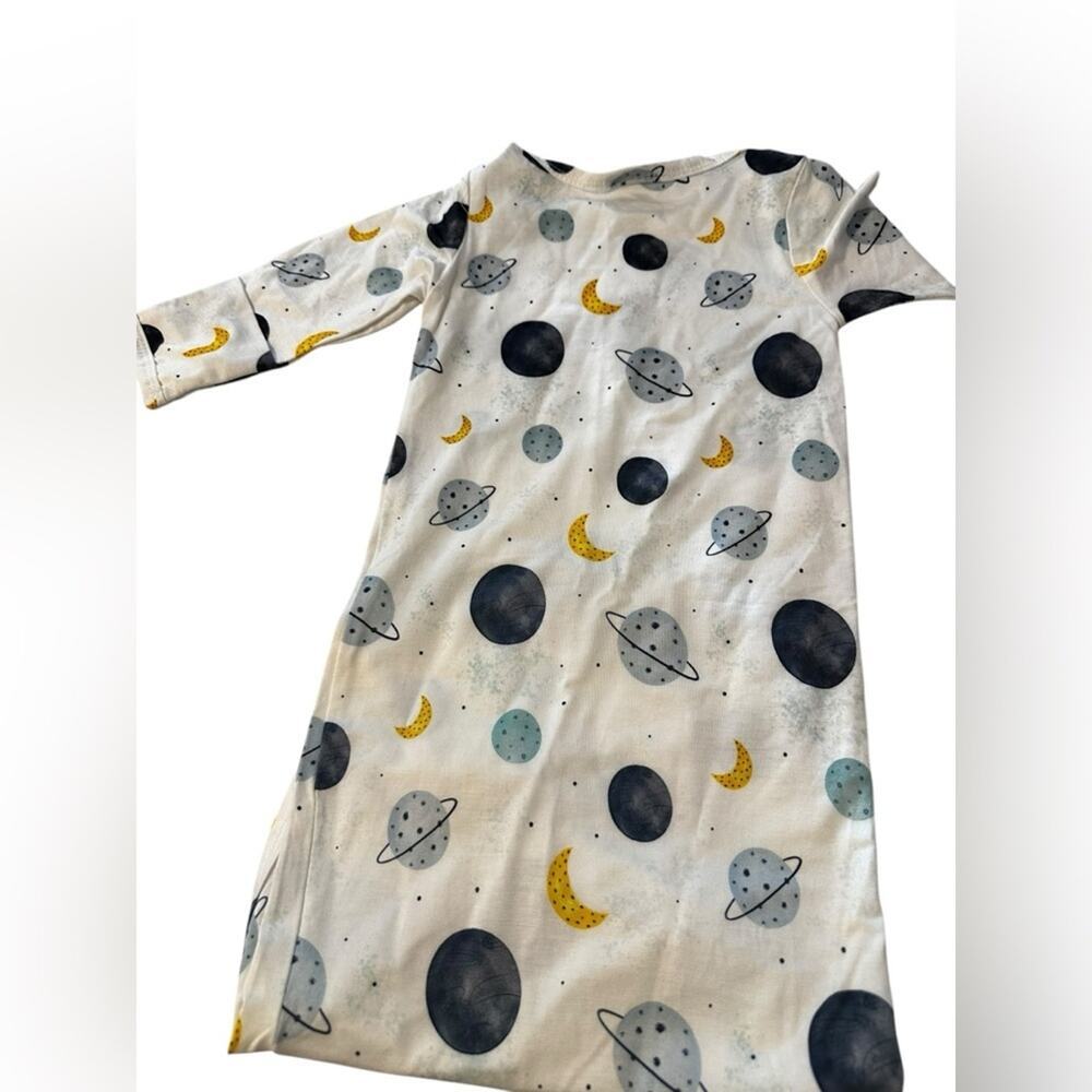 Abby & Evie Solar System Bamboo/Spandex Baby Gown Size 0/3 mo Hand Covers - Picture 2 of 4